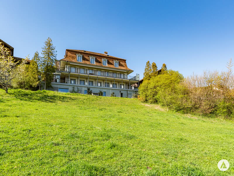 Live like royalty: Country house villa with building plot (1)