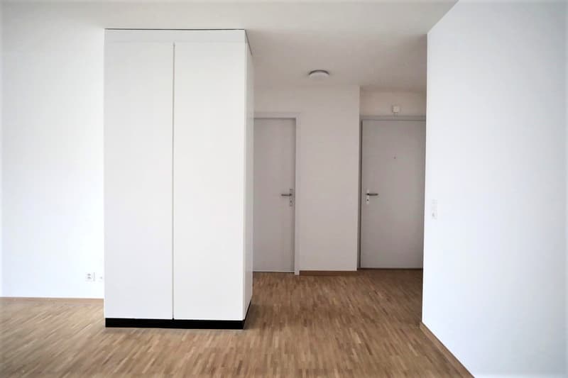 R9b, Objekt 211, Blick Wohnzimmer zu Korridor Bad