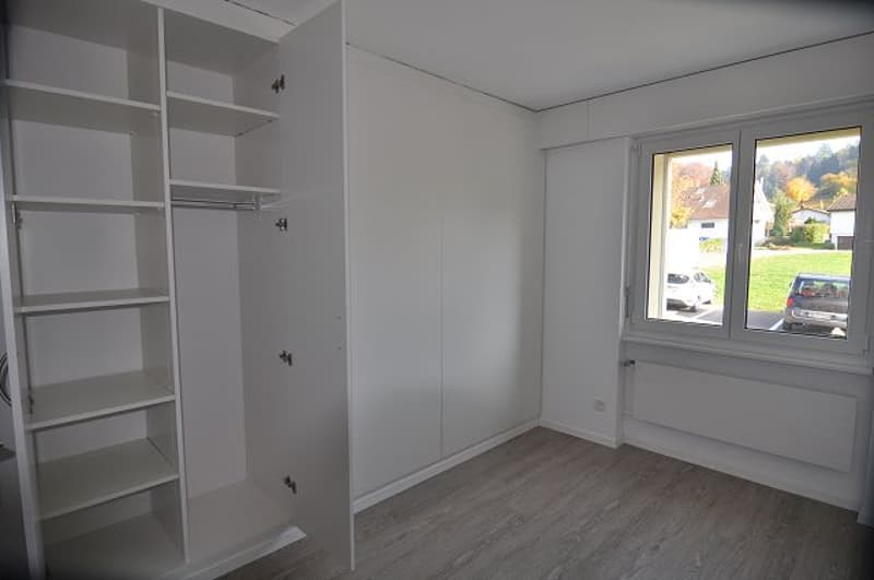 Zimmer mit Einbauschränken