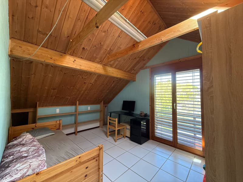 Helles Dachzimmer