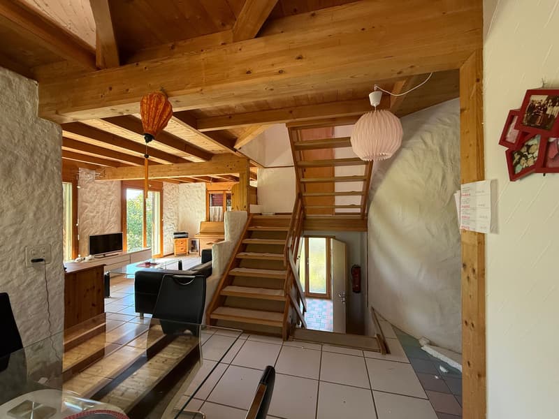 Holzinterieur mit Treppe