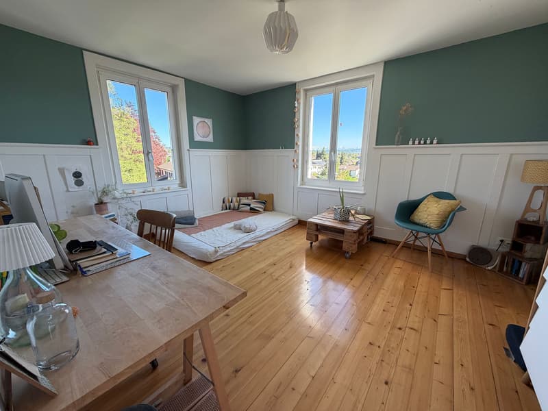 Helles Zimmer mit Ausblick