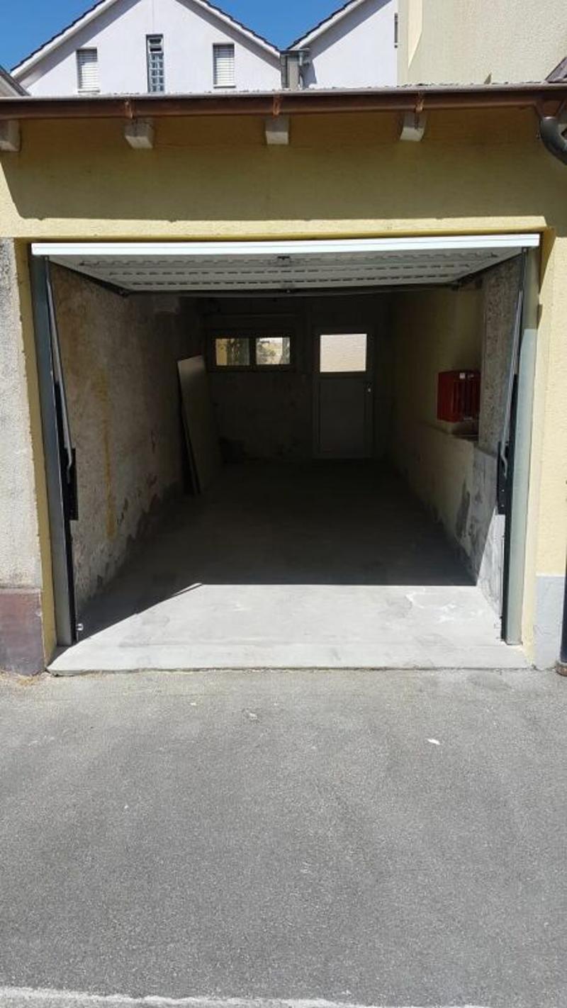Box de garage à un emplacement central à Binningen (2)