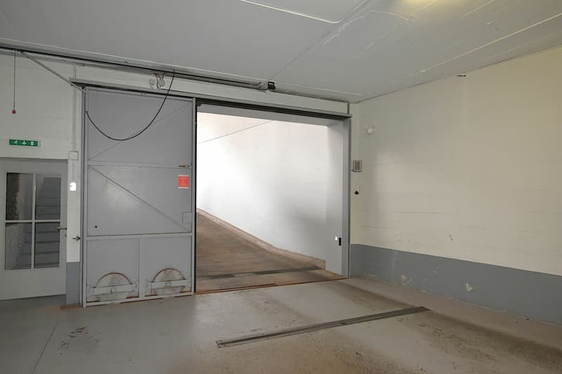 Einstellhallenparkplatz nähe Aeschenplatz zu vermieten (4)