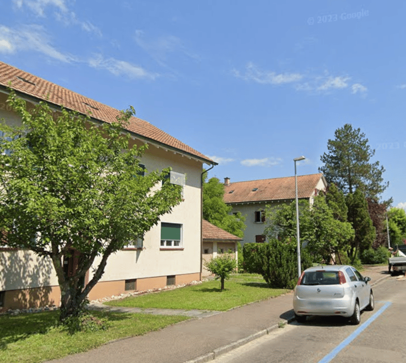 Noleggiamo un box garage a Riehen (1)