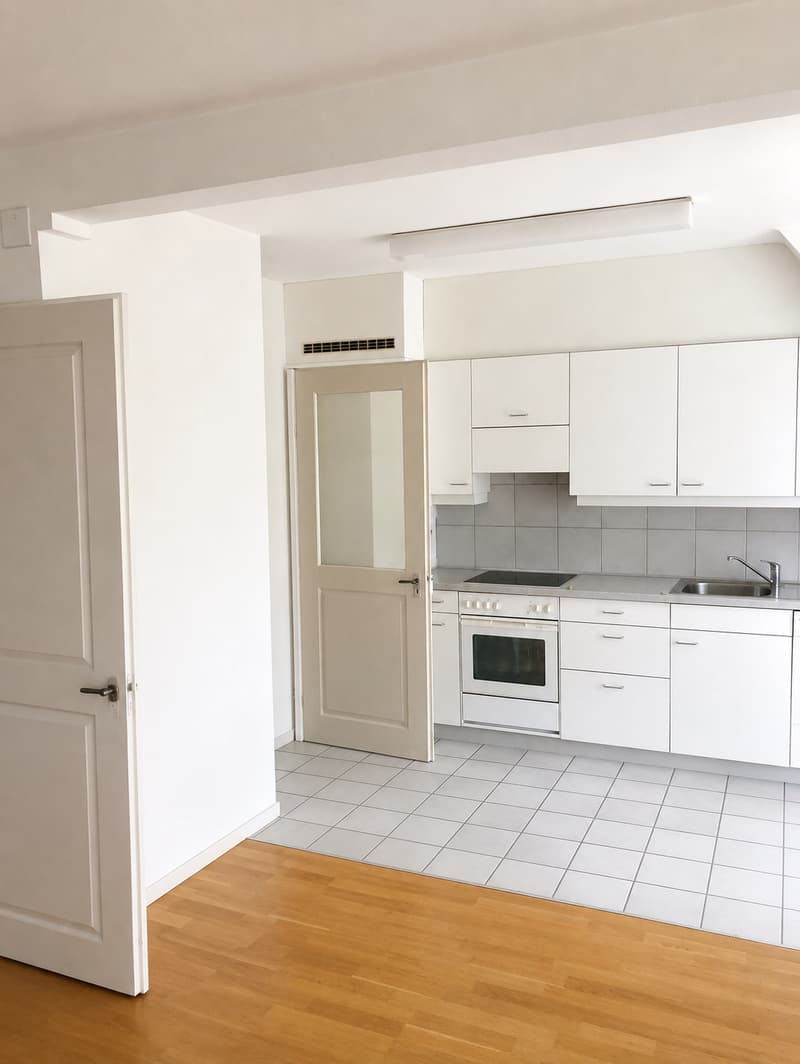 Charmant appartement 3 pièces avec balcon dans un quartier calme à Riehen (2)
