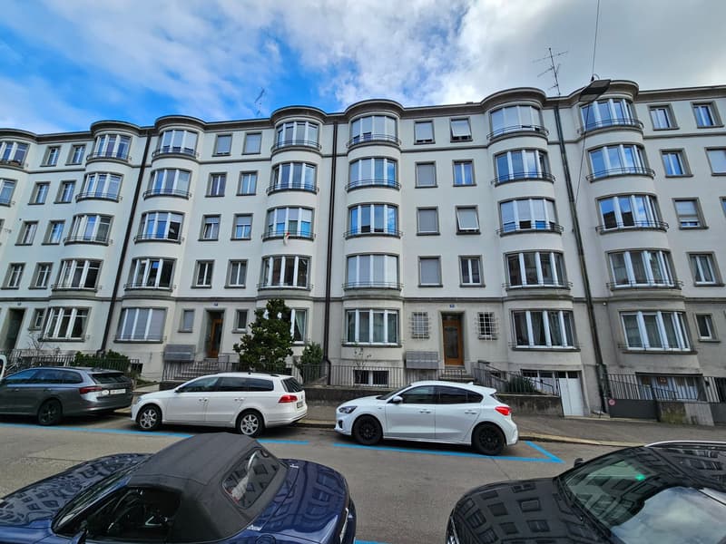 Charmant appartement 2 pièces avec balcon à Bâle (1)