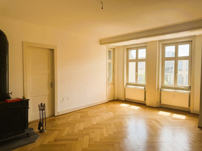 Charmant appartement 4 pièces dans un immeuble ancien avec balcon à Basel St. Johann (3)