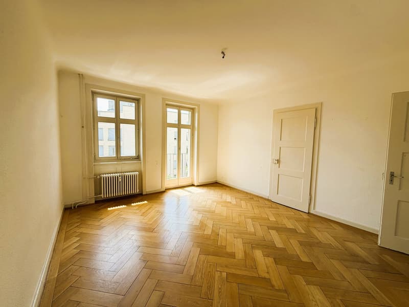 Charmant appartement 4 pièces dans un immeuble ancien avec balcon à Basel St. Johann (2)