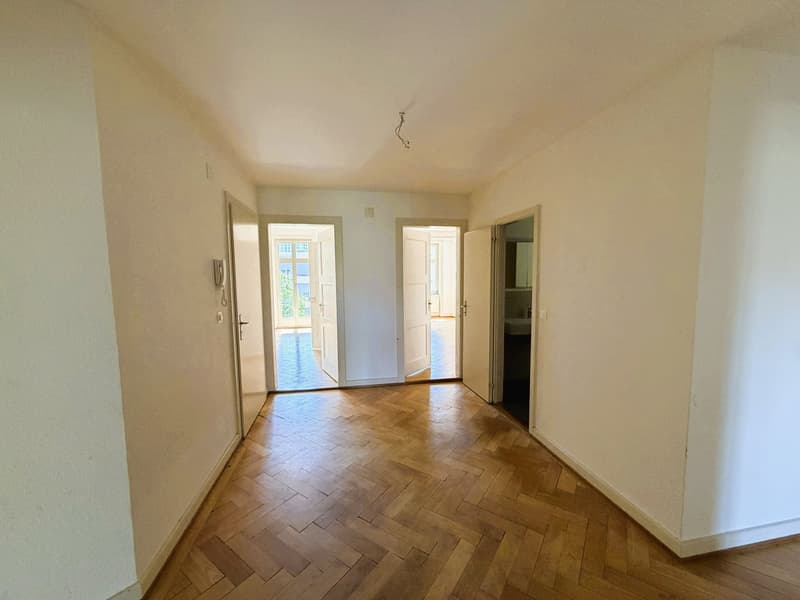 Charmant appartement 4 pièces dans un immeuble ancien avec balcon à Basel St. Johann (10)