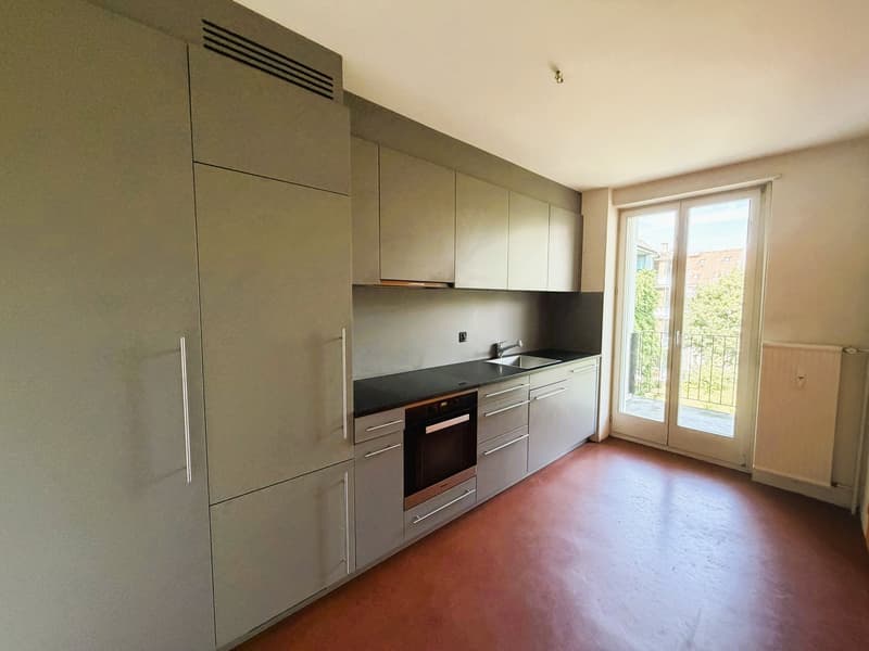 Charmant appartement 4 pièces dans un immeuble ancien avec balcon à Basel St. Johann (6)