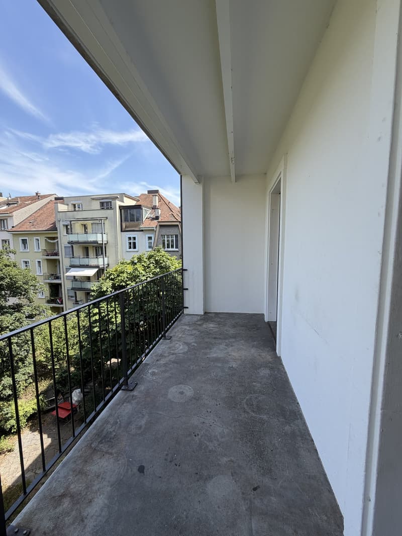 Charmant appartement 4 pièces dans un immeuble ancien avec balcon à Basel St. Johann (7)