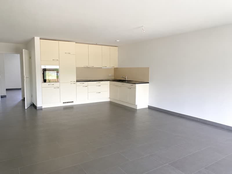 Beautiful 3.5-room apartment with large, covered balcony (2)