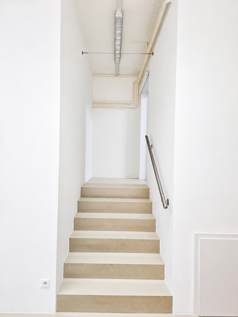 Versatile studio for quiet business (9)