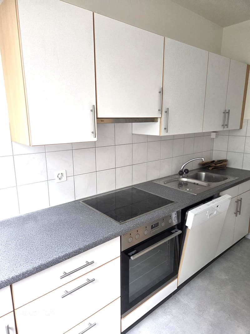 Charmante 3-Zimmer-Wohnung mit Balkon in Basel (2)
