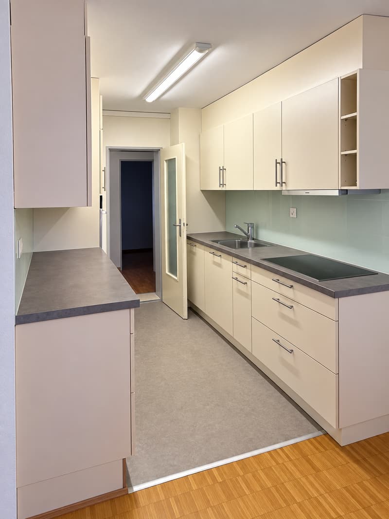 Helle 3.5-Zimmer-Wohnung mit Balkon an ruhiger Lage (1)