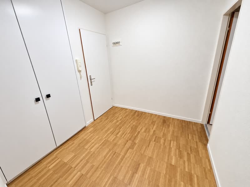 Einmalige Gelegenheit: 2-Zimmer-Wohnung mit direktem Zugang zum Gewerberaum (6)