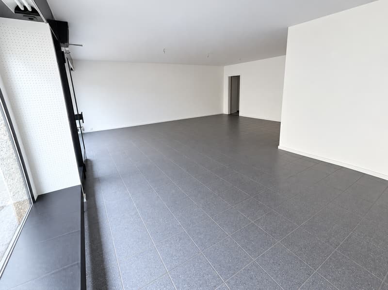 Einmalige Gelegenheit: 2-Zimmer-Wohnung mit direktem Zugang zum Gewerberaum (11)