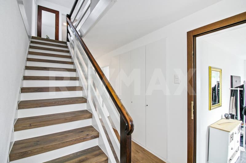 Maison de famille rénovée avec style de 7,5 pièces dans un quartier calme avec jardin bien entretenu (6)
