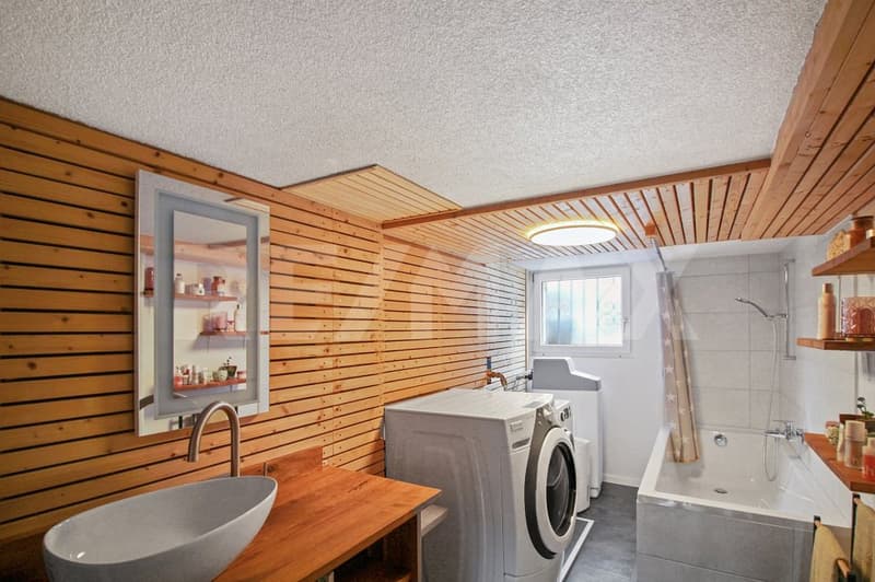 Maison de famille rénovée avec style de 7,5 pièces dans un quartier calme avec jardin bien entretenu (11)