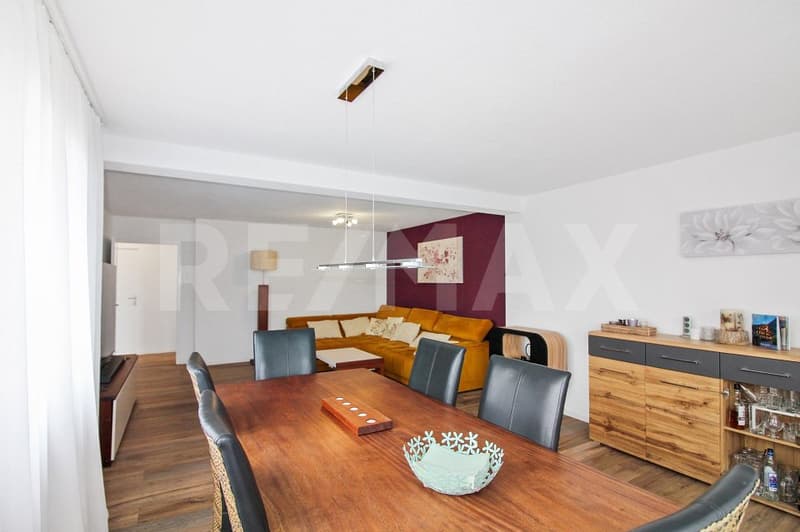 Maison de famille rénovée avec style de 7,5 pièces dans un quartier calme avec jardin bien entretenu (2)