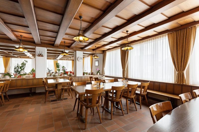 Ristorante di villaggio attraente con bella terrazza di giardino, 2 piste di bowling, sistema PV + 3 appartamenti (4)