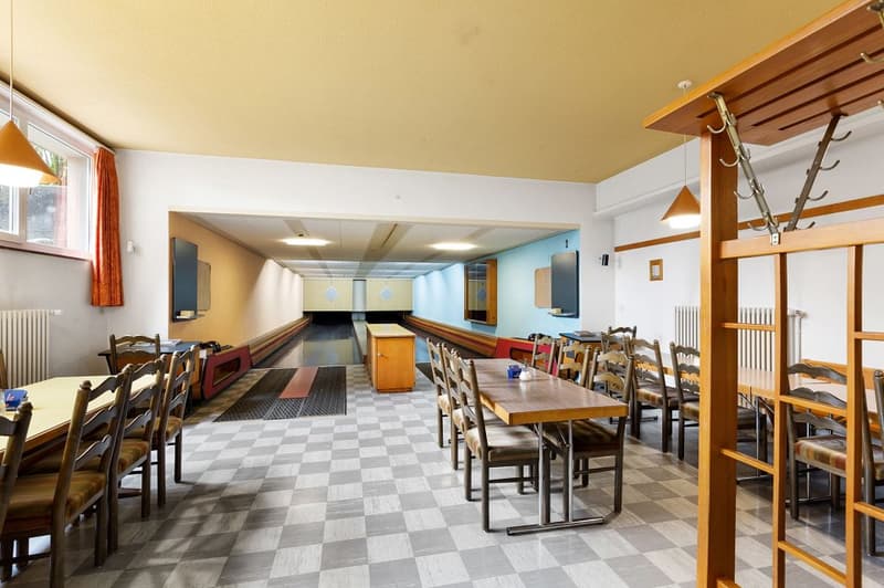 Ristorante di villaggio attraente con bella terrazza di giardino, 2 piste di bowling, sistema PV + 3 appartamenti (6)