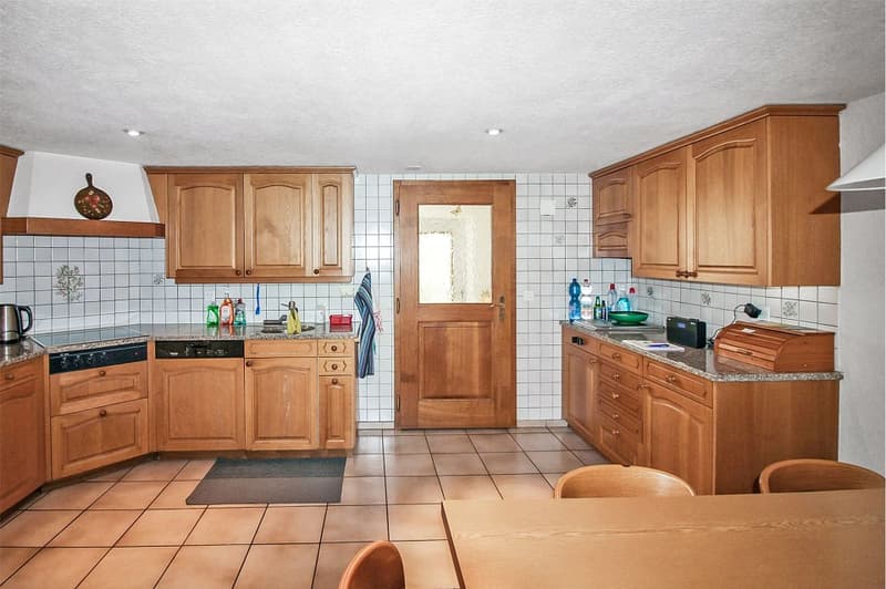 6.5-room residential and commercial building with development potential in a central location (2)