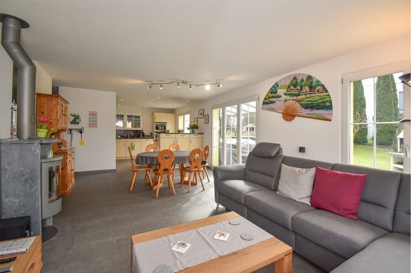 5½ room single-family house; modern and attractive; with heat pump and PV system. (9)
