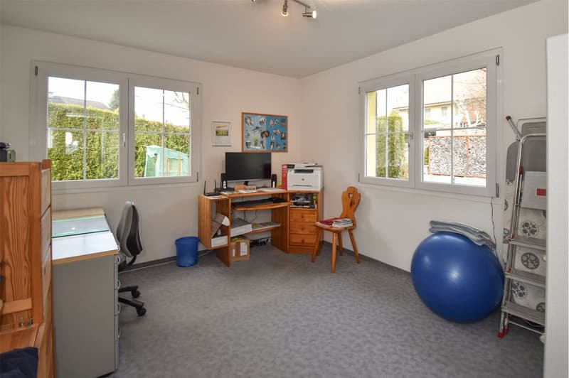 5½ room single-family house; modern and attractive; with heat pump and PV system. (5)