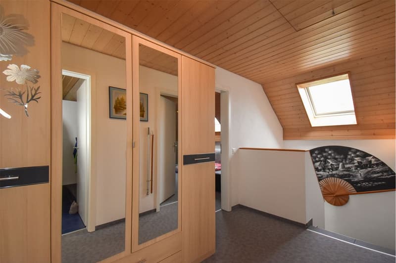 5½ room single-family house; modern and attractive; with heat pump and PV system. (8)