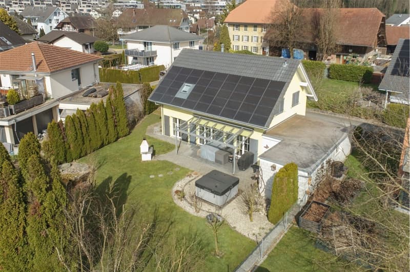 5½ room single-family house; modern and attractive; with heat pump and PV system. (2)