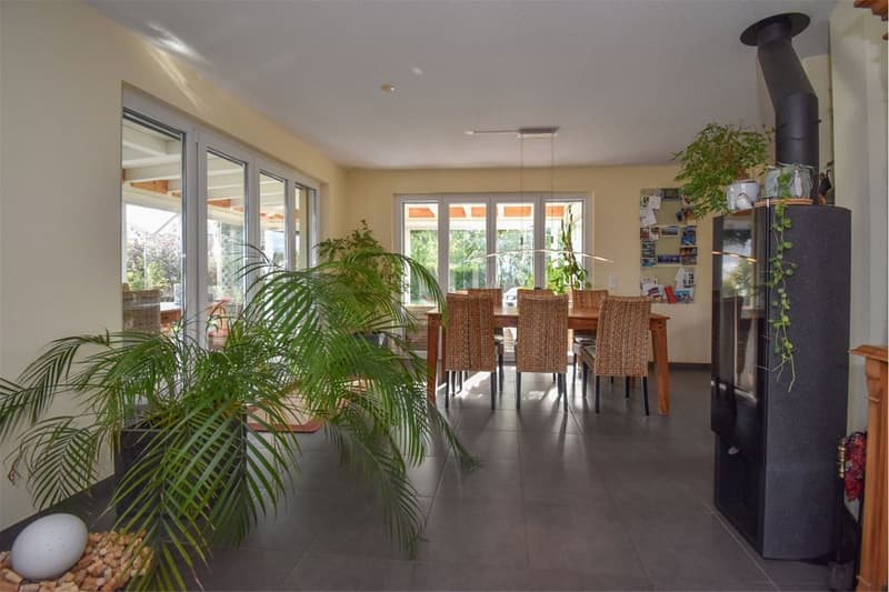 Attraktives 4½ Zimmer Einfamilienhaus mit grossem Wintergarten. Sonnig und ruhig gelegen. (6)