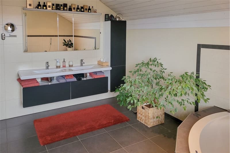Attraktives 4½ Zimmer Einfamilienhaus mit grossem Wintergarten. Sonnig und ruhig gelegen. (11)