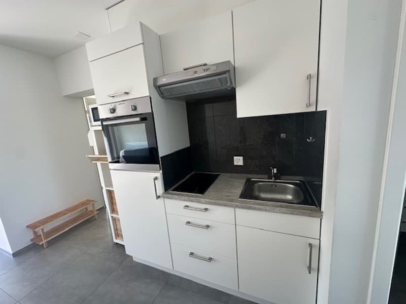 Modern 1-room attic apartment with balcony and view in Basel (5)