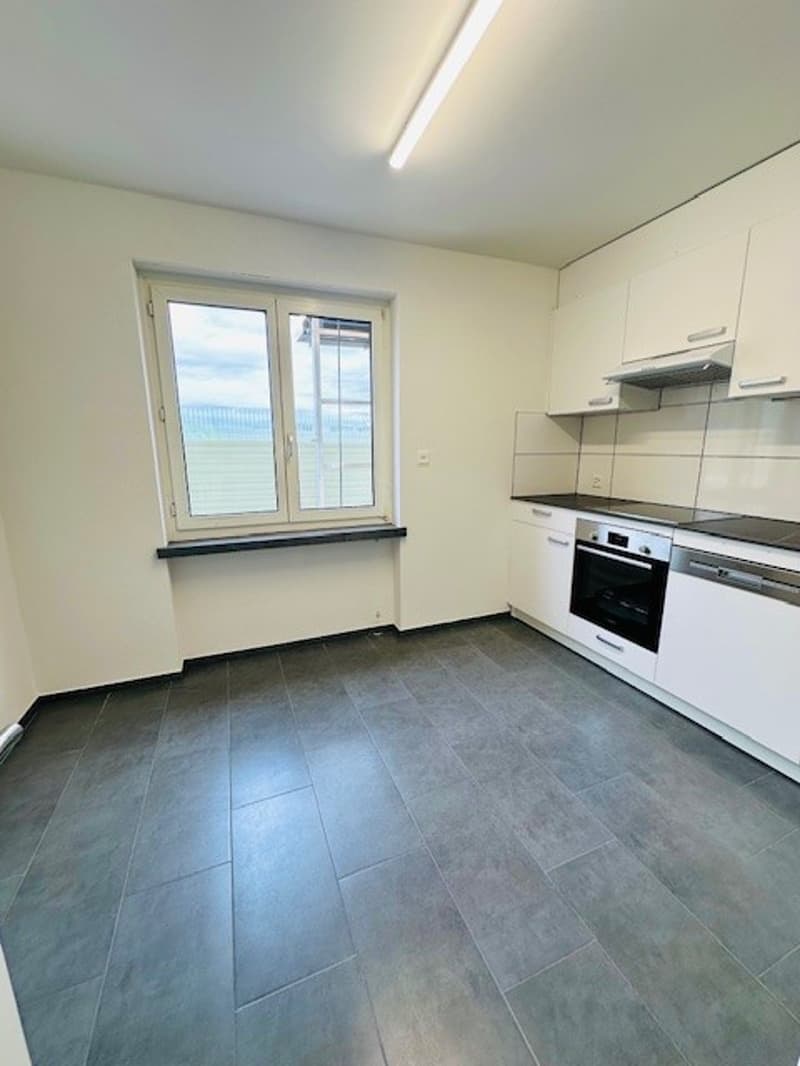 Appartamento luminoso, ristrutturato, 3,5 locali con balcone, disponibile immediatamente a Münchenstein (11)