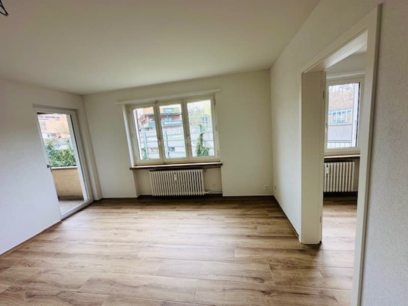 Appartamento luminoso, ristrutturato, 3,5 locali con balcone, disponibile immediatamente a Münchenstein (1)