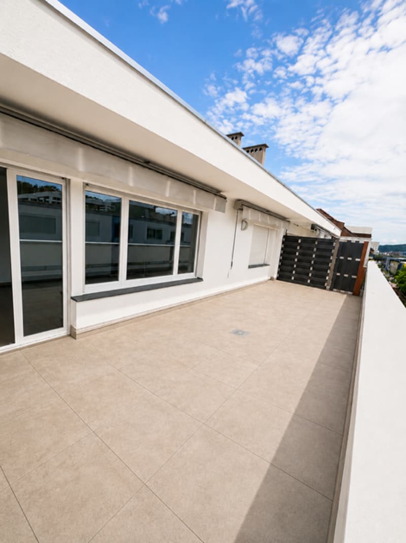 Helle Dachgeschosswohnung verfügt über 2 Balkone und Stadtblick – 3.5 Zimmer in Basel (23)