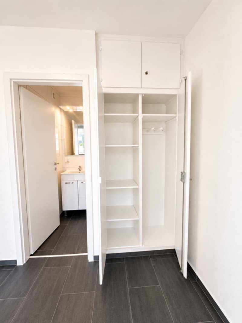 Helle Dachgeschosswohnung verfügt über 2 Balkone und Stadtblick – 3.5 Zimmer in Basel (10)