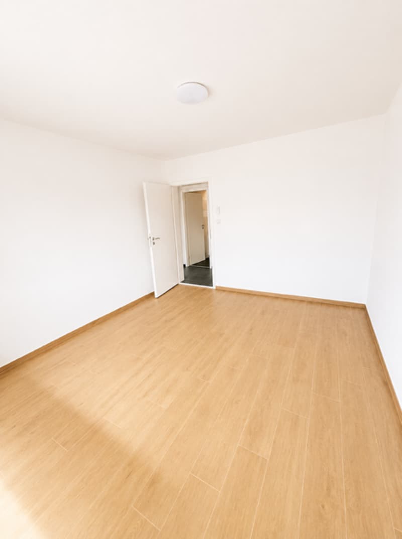 Helle Dachgeschosswohnung verfügt über 2 Balkone und Stadtblick – 3.5 Zimmer in Basel (14)