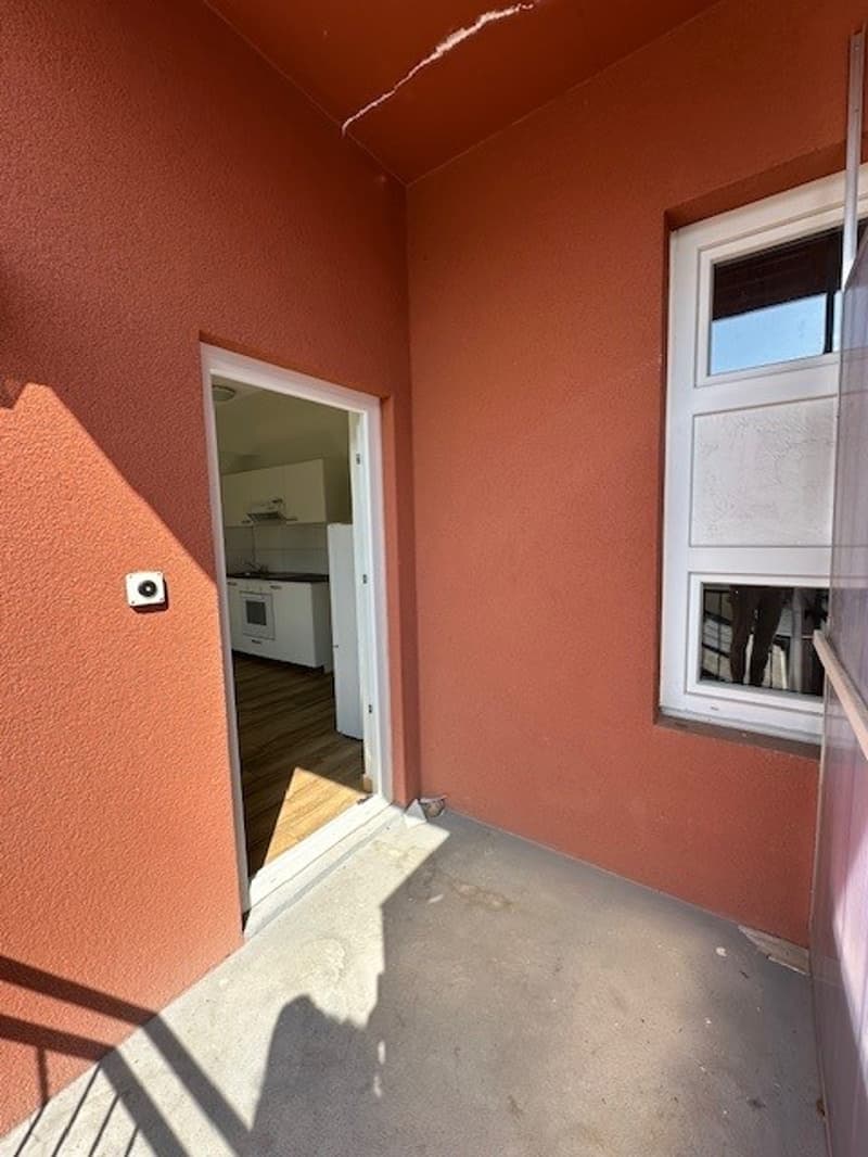 Charmante 1.5-Zimmer-Wohnung mit Balkon in Basel (3)