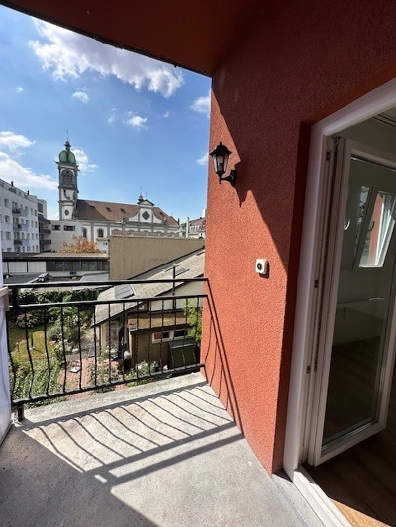 Charmante 1.5-Zimmer-Wohnung mit Balkon in Basel (2)