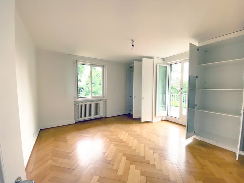 empty room, wooden floor, white walls, large windows, balcony, radiator