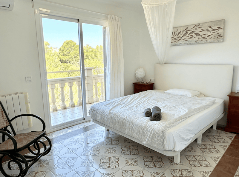 Fantastic property with pool and landlord license for 8 people! (23)