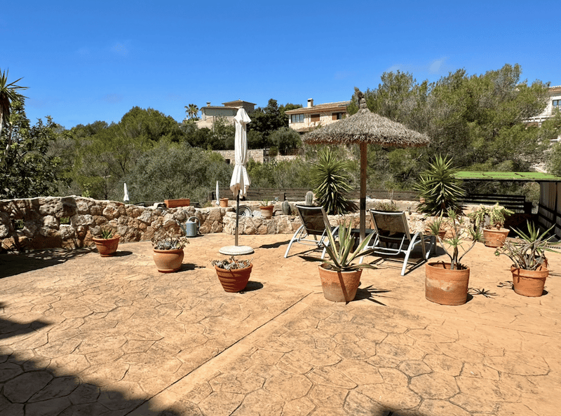 Fantastic property with pool and landlord license for 8 people! (6)