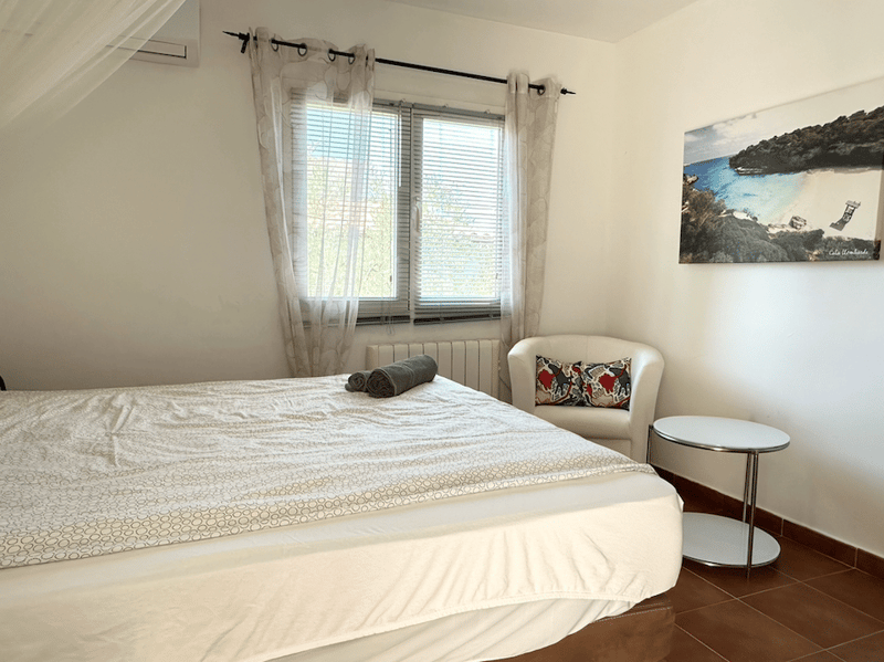 Fantastic property with pool and landlord license for 8 people! (26)