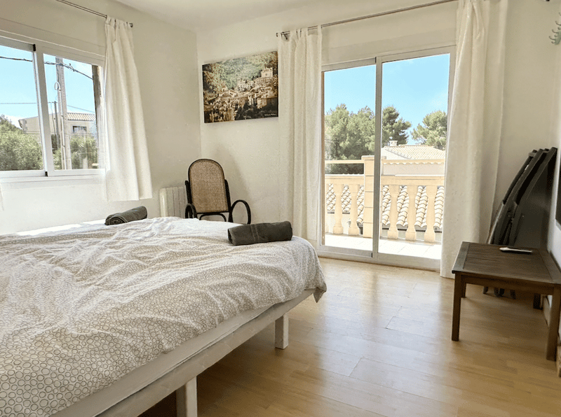 Fantastic property with pool and landlord license for 8 people! (24)