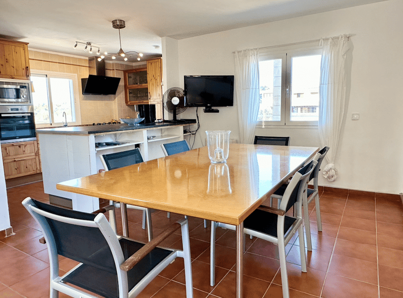 Fantastic property with pool and landlord license for 8 people! (18)
