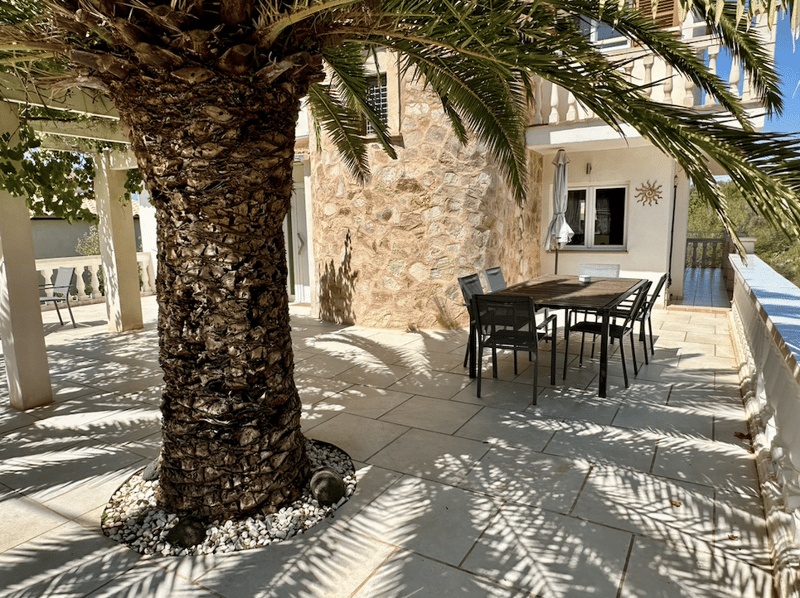 Fantastic property with pool and landlord license for 8 people! (27)