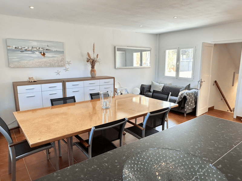 Fantastic property with pool and landlord license for 8 people! (16)